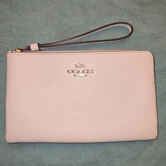 COACH 3888 Ivory Cream Large Corner Zip Wristlet Clutch - Picture 1 of 12